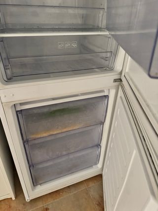 Lavadora y Secadora LG 8/4kg + Nevera Beko combi
