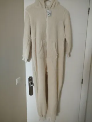 Pijama mono dormir niña beige. Talla 10-12