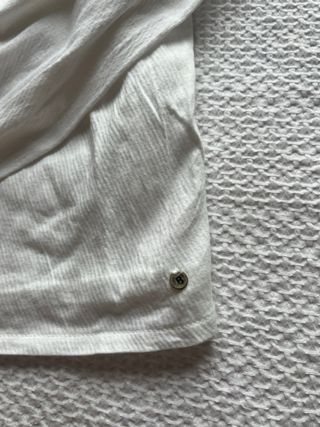 Blusa blanca con volantes