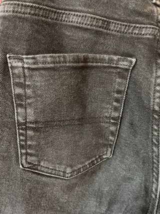 Pantalones vaqueros negros rectos Stradivarius