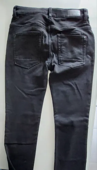 Pantaloni neri skinny