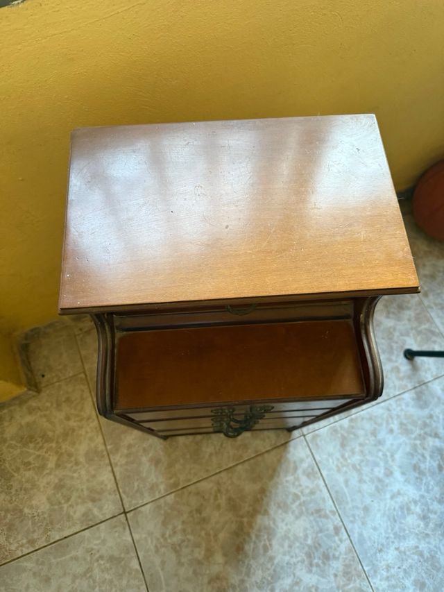 Mesita auxiliar de madera
