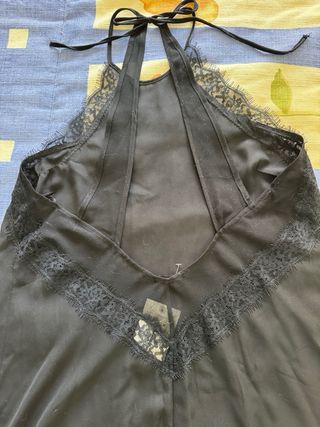 Camisón lencero de Oysho.