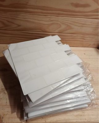 Azulejos adhesivos blancos estilo metro