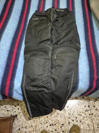 Chaqueta y pantalón de moto