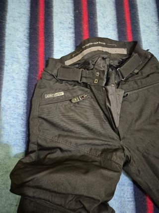 Chaqueta y pantalón de moto