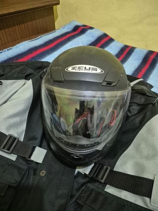 Chaqueta y pantalón de moto