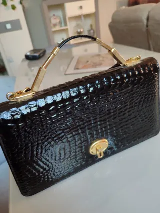 Bolso piel negro cocodrilo dorado