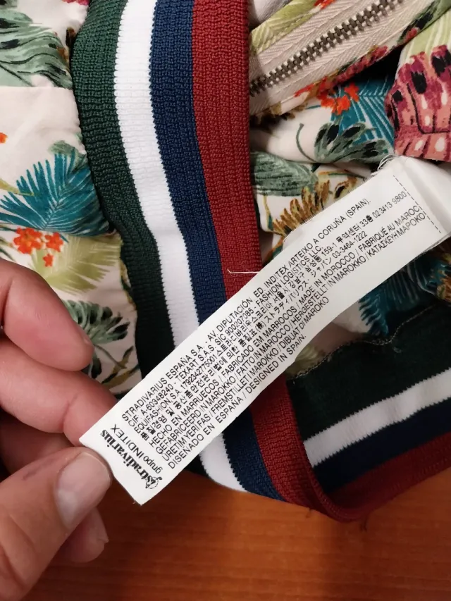 Cazadora Stradivarius Estampado Tropical Mujer