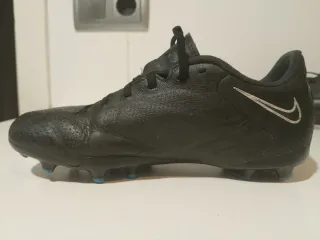 Botas de fútbol Nike negras