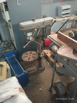 Tres taladros de columna