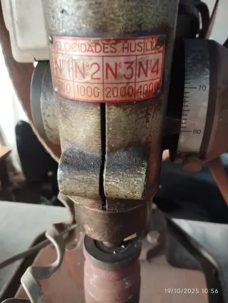Tres taladros de columna
