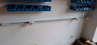 Carril para enchufes móviles