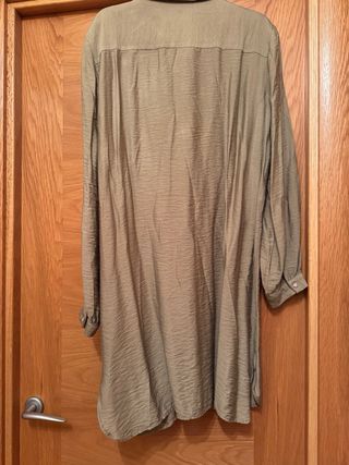 Vestido verde oliva con nudo