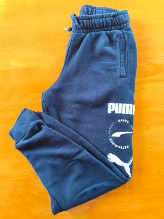 Pantalón chándal Puma azul
Talla Lde niño