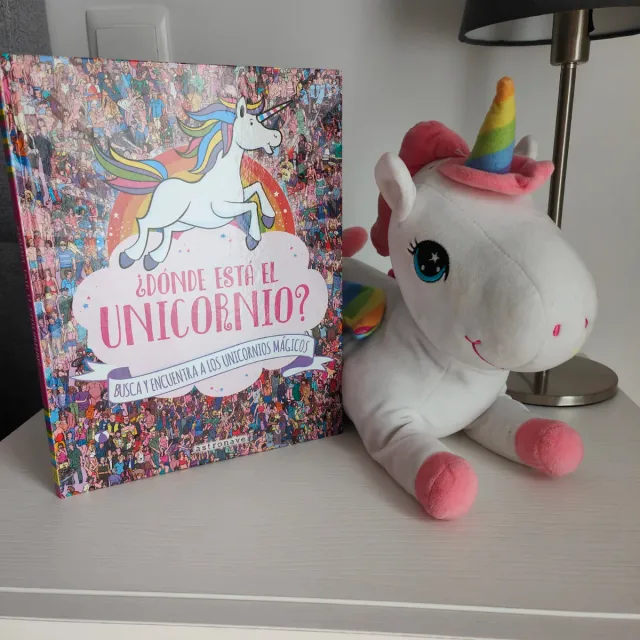 Libro búsqueda de unicornios y peluche unicornio