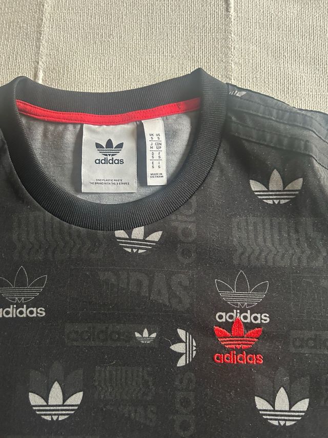 Camiseta Adidas Negra y Roja Talla S