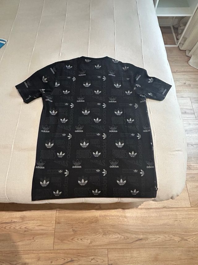 Camiseta Adidas Negra y Roja Talla S