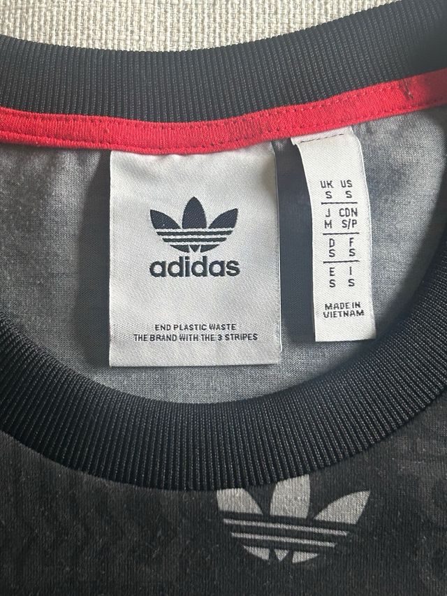 Camiseta Adidas Negra y Roja Talla S