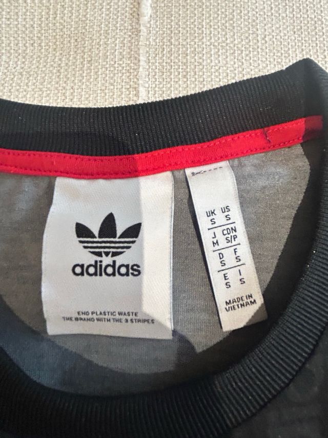 Camiseta Adidas Negra y Roja Talla S