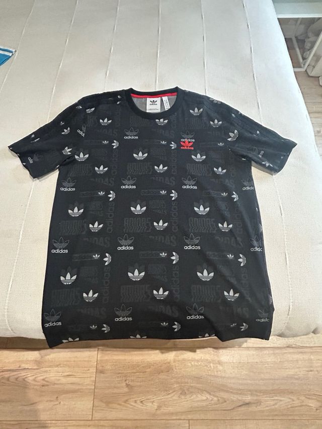 Camiseta Adidas Negra y Roja Talla S