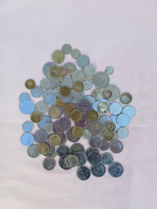 Lote de 106 monedas  variadas 