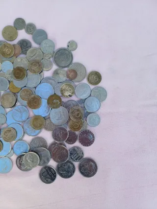 Lote de 106 monedas  variadas 