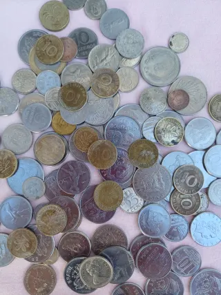 Lote de 106 monedas  variadas 