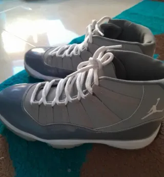 Zapatillas Jordan 11 Gris Blancas