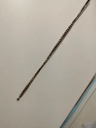 Cadena dorada pequeña