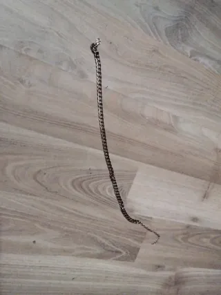 Cadena dorada pequeña