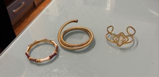 Pulseras de acero en dorado