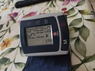 Tensiometro de muñeca digital