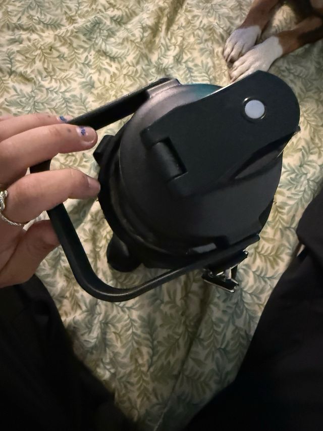 Garrafa de agua con funda negra