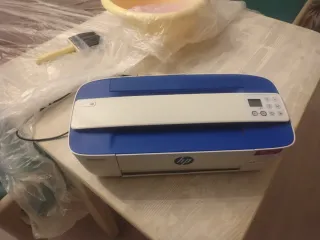 Impresora HP DeskJet 3760
Sin cartuchos