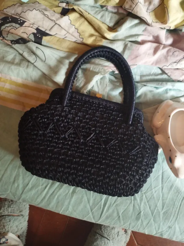 Bolso negro tejido