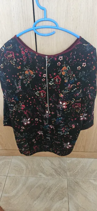 Blusa floral manga tres cuartos