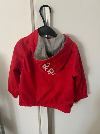 Giacca Benetton impermeabile rossa 1-2 anni