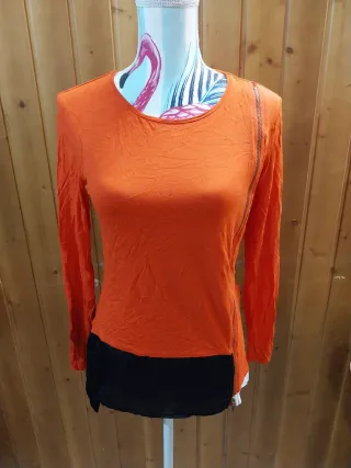 Camiseta manga larga naranja y negra