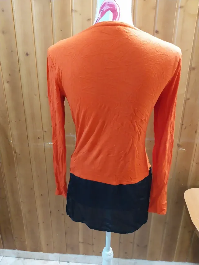Camiseta manga larga naranja y negra
