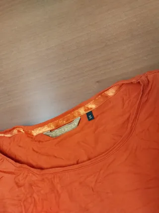Camiseta manga larga naranja y negra