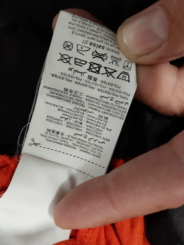 Camiseta manga larga naranja y negra