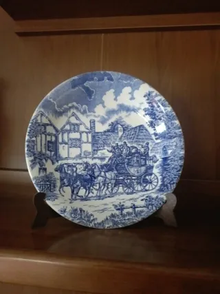 2 piatti decorativi blu e bianchi