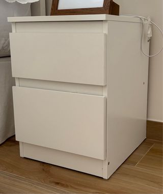 2 comodini bianchi
