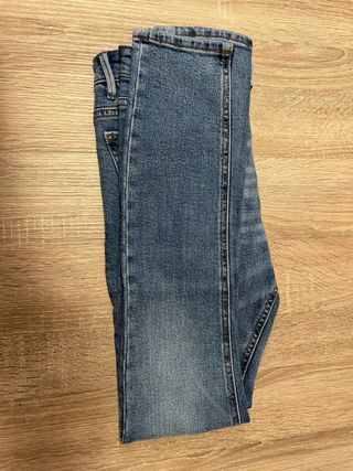 Pantalón vaquero Pull&Bear Super Skinny Talla 36