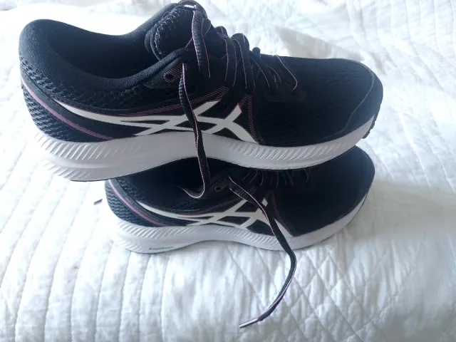 Zapatillas Asics Mujer Negras y Moradas