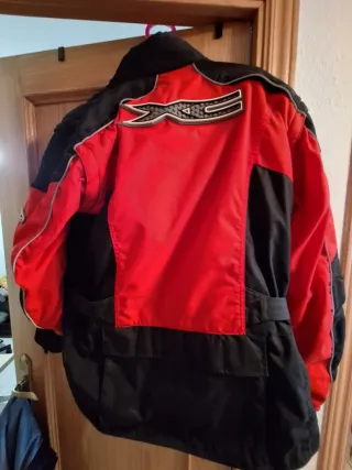 Chaqueta Moto Roja y Negra Xcinc