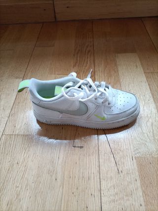 Zapatillas Nike Air Force 1 Talla 35.5
Tengo caja