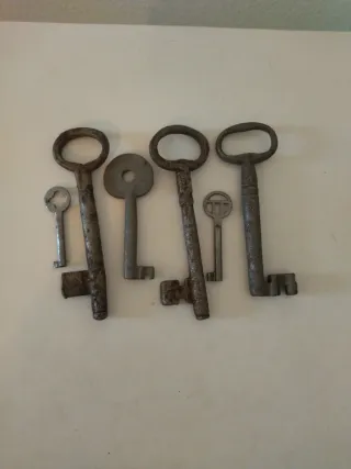 Lote 6 llaves antiguas casa y baúles