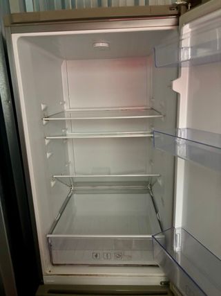 Nevera Beko plateada